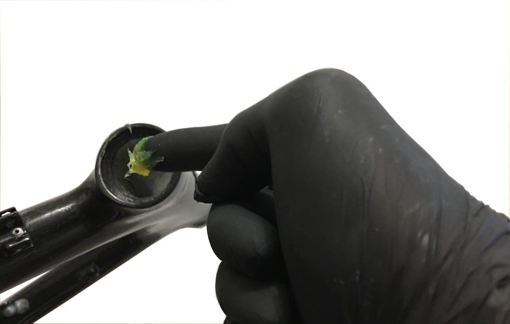 Mounting the steering bearings