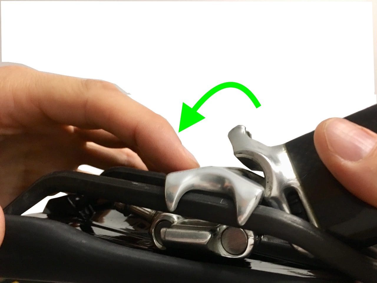 Mise en place de la selle dans le chariot