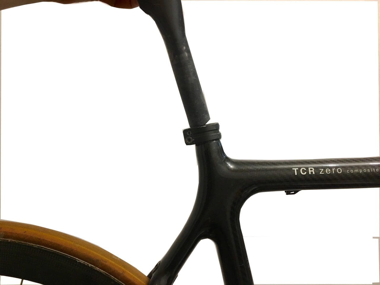 Mise ne place de la selle dans le cadre