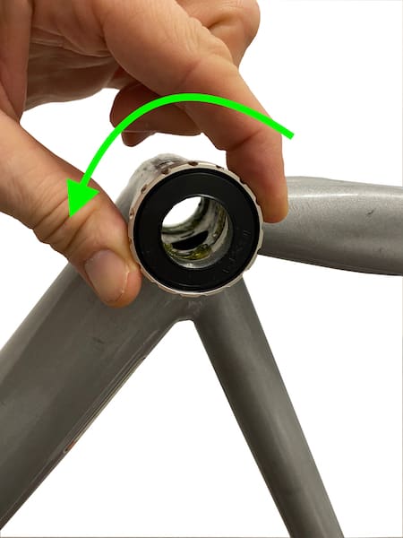 How to assemble the Sram GXP bowls