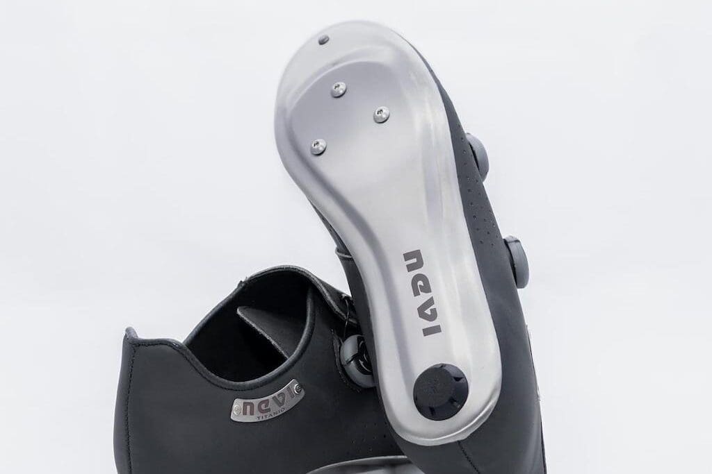 2023 Nevi chaussures semelles Titane