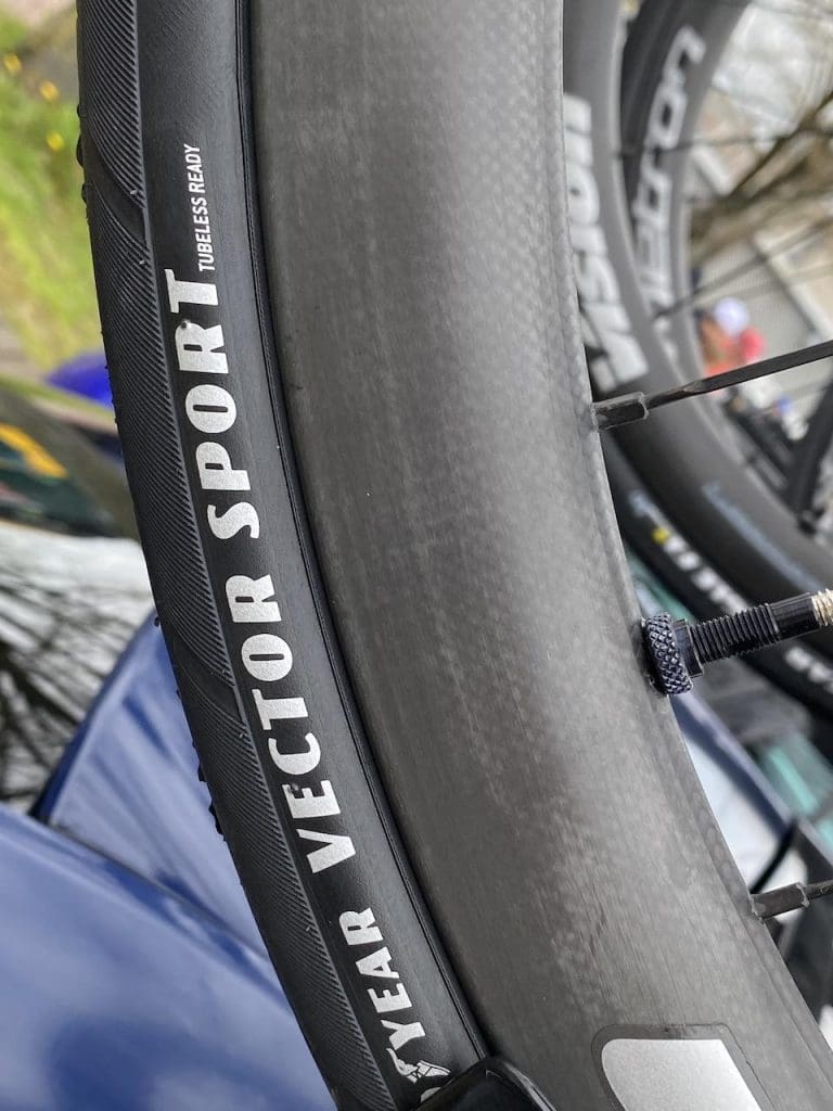 2023 Paris-Roubaix Femmes avec Zwift matériel et vélo