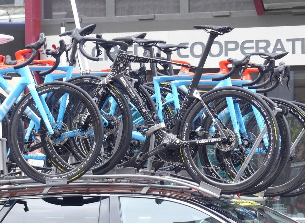 Dans les paddocks du Tour de France 2023 les vélos et matériel à voir...