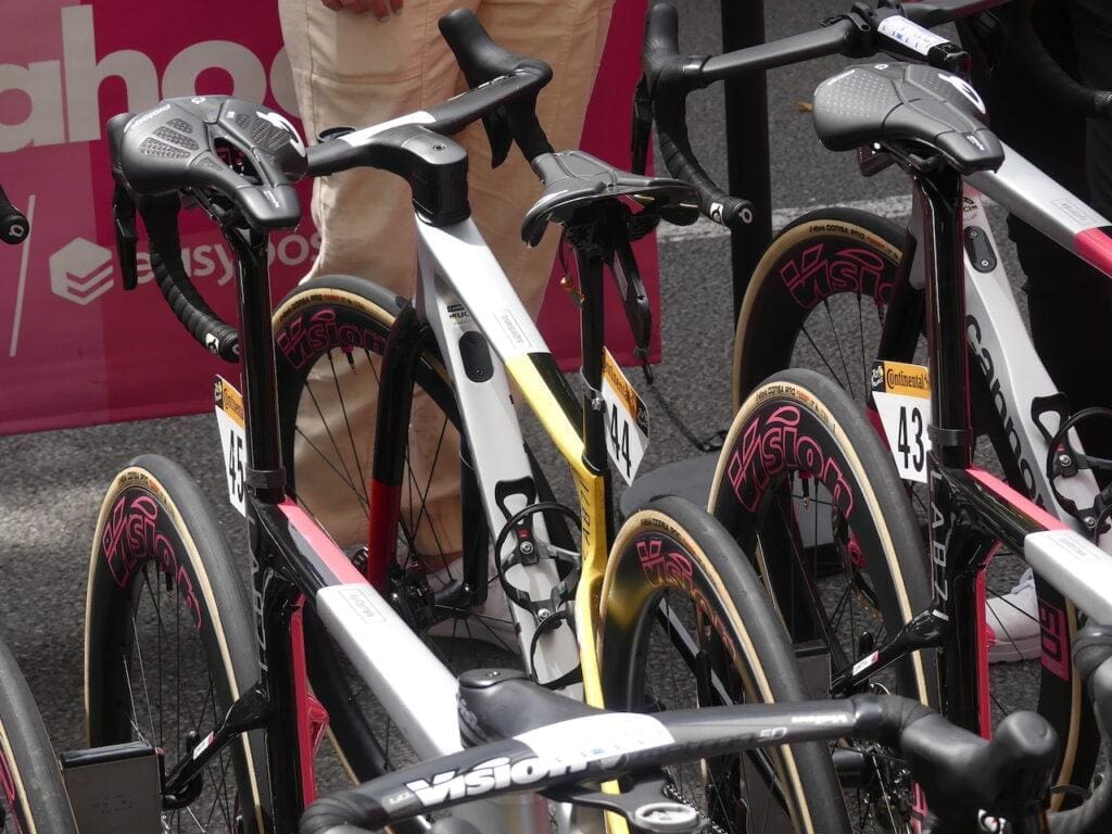 Dans les paddocks du Tour de France 2023 les vélos et matériel à voir...