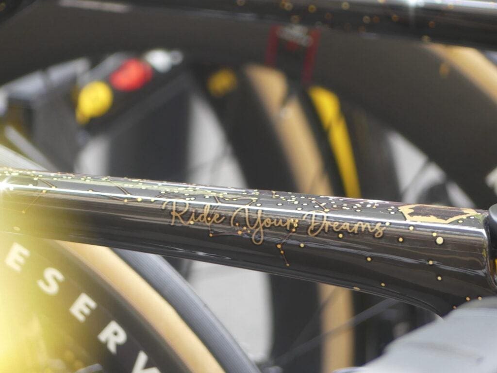 Dans les paddocks du Tour de France 2023 les vélos et matériel à voir...