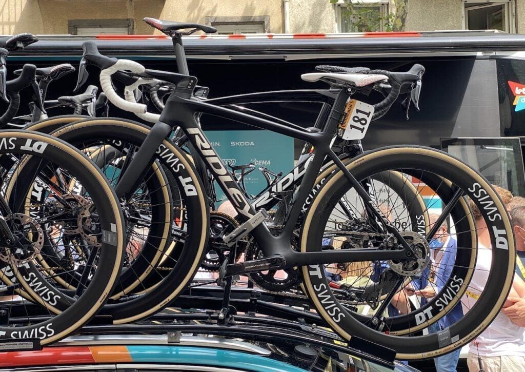 Dans les paddocks du Tour de France 2023 les vélos et matériel à voir...