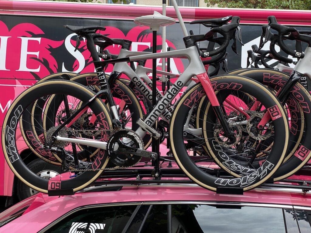 Dans les paddocks du Tour de France 2023 les vélos et matériel à voir...