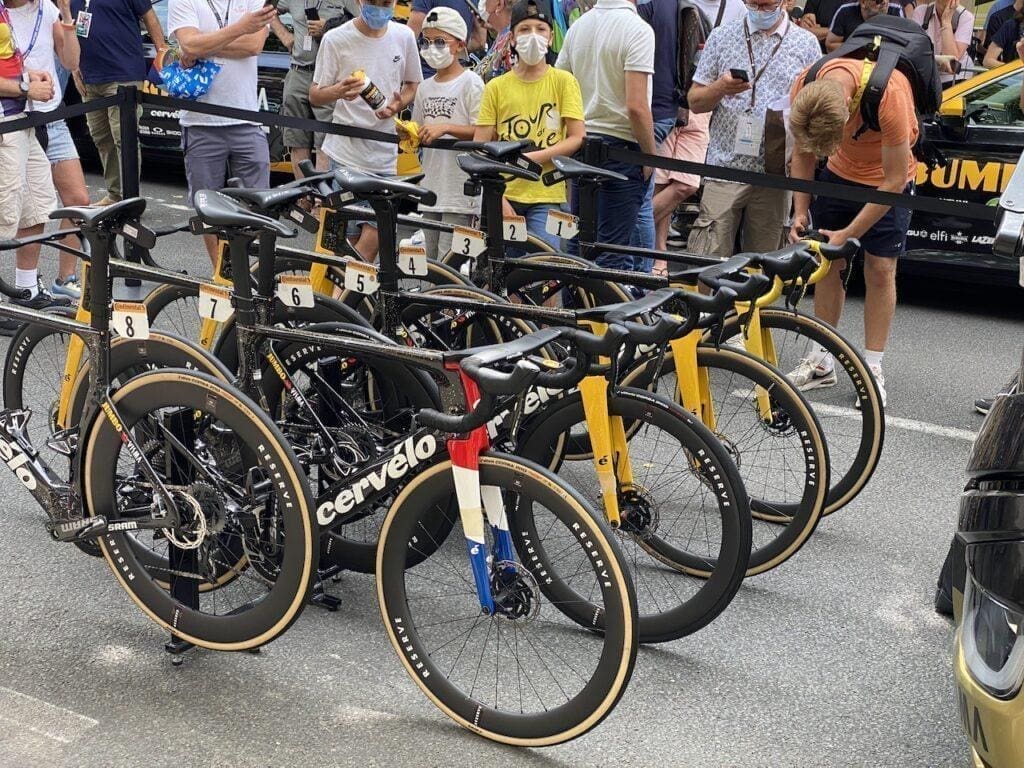Dans les paddocks du Tour de France 2023 les vélos et matériel à voir...
