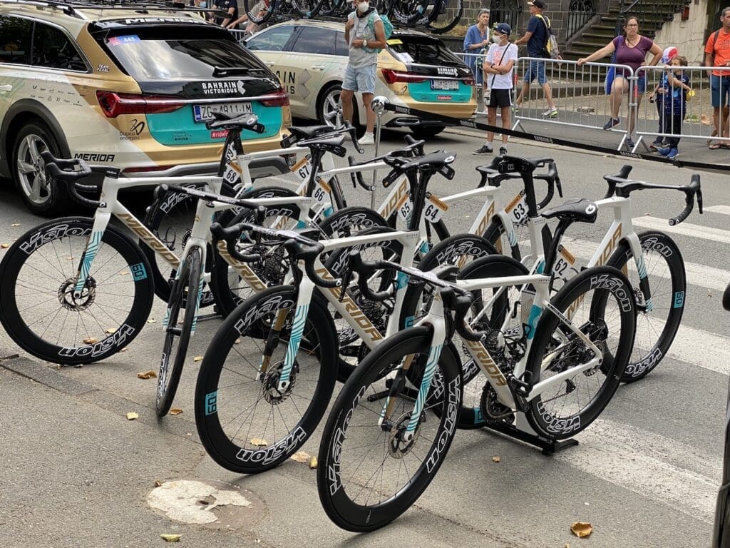 Dans les paddocks du Tour de France 2023 les vélos et matériel à voir...