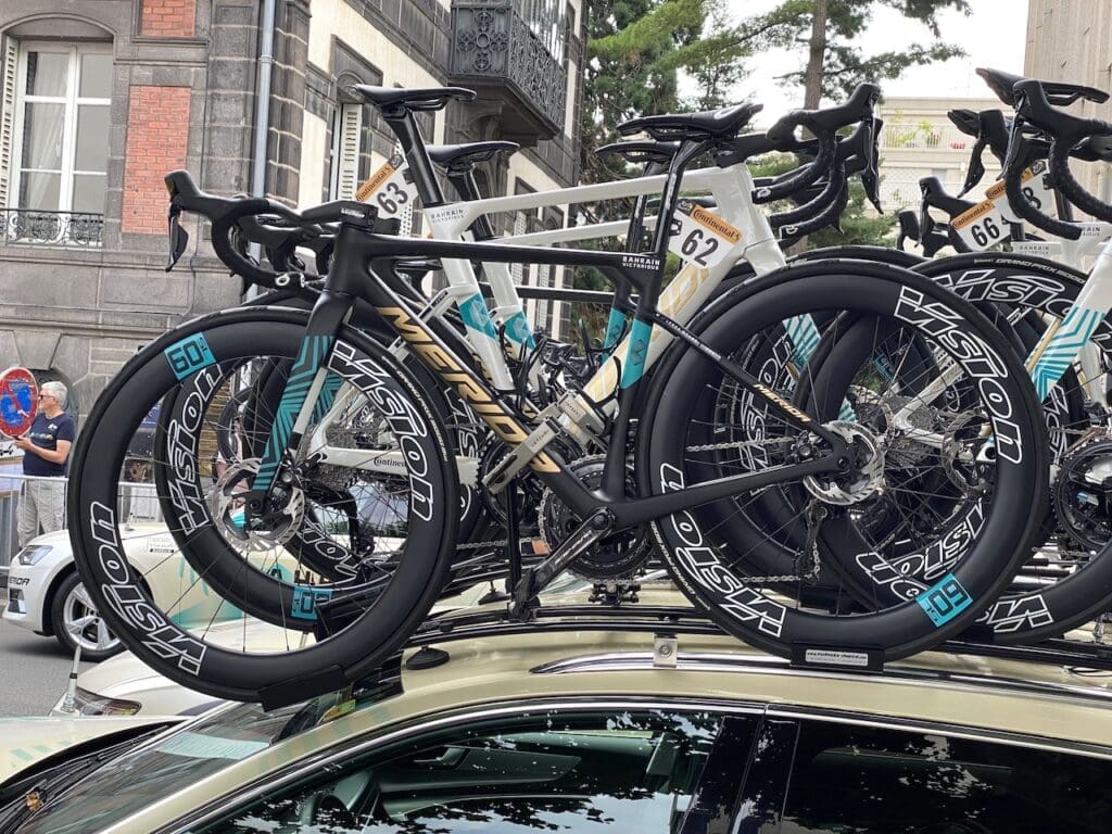 Dans les paddocks du Tour de France 2023 les vélos et matériel à voir...