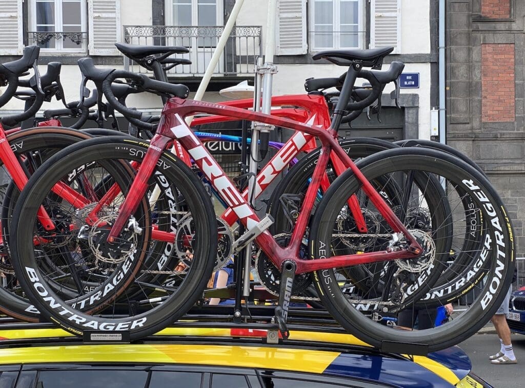 Dans les paddocks du Tour de France 2023 les vélos et matériel à voir...