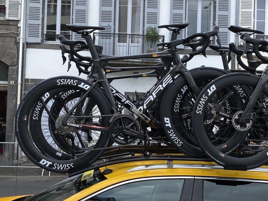 Dans les paddocks du Tour de France 2023 les vélos et matériel à voir...