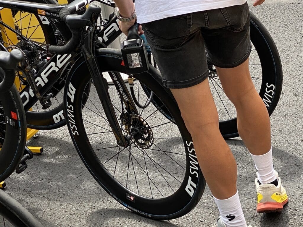 Dans les paddocks du Tour de France 2023 les vélos et matériel à voir...