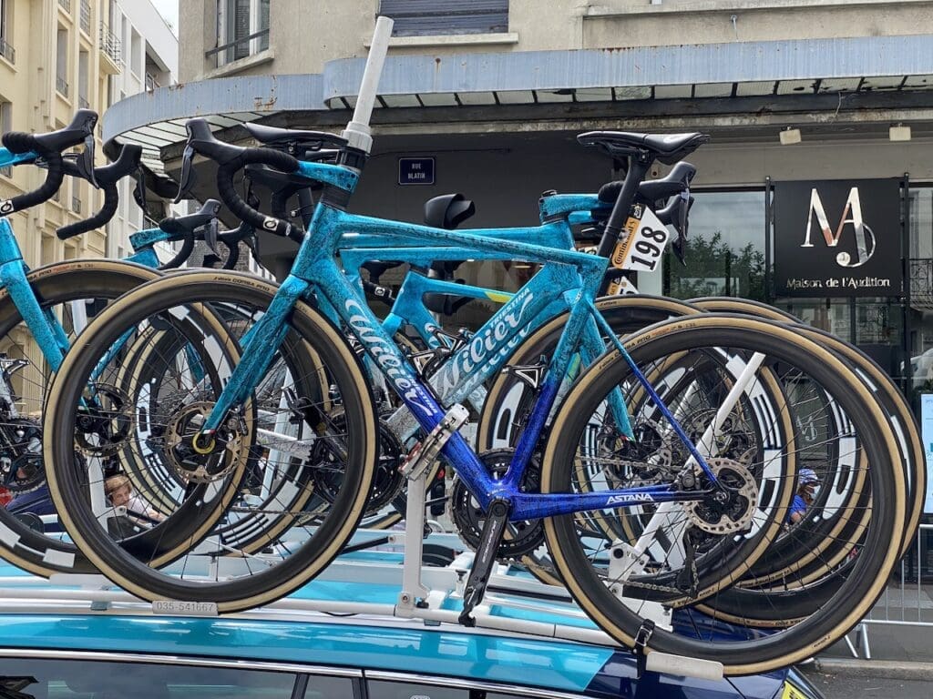 Dans les paddocks du Tour de France 2023 les vélos et matériel à voir...