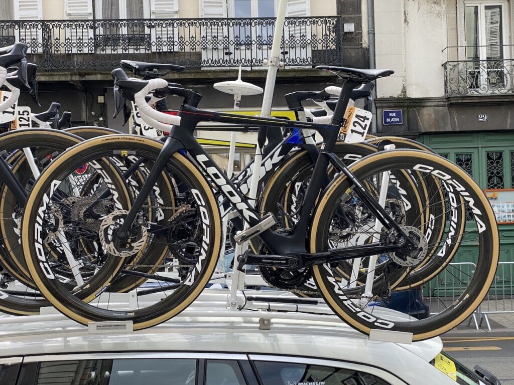 Dans les paddocks du Tour de France 2023 les vélos et matériel à voir...