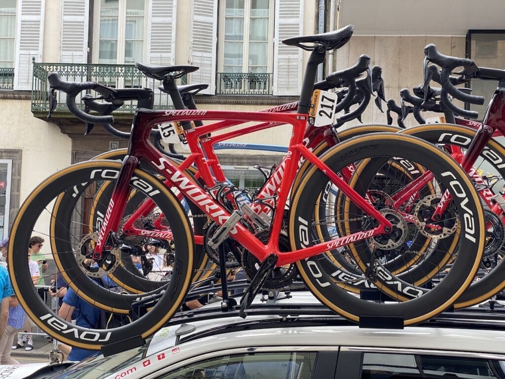 Dans les paddocks du Tour de France 2023 les vélos et matériel à voir...