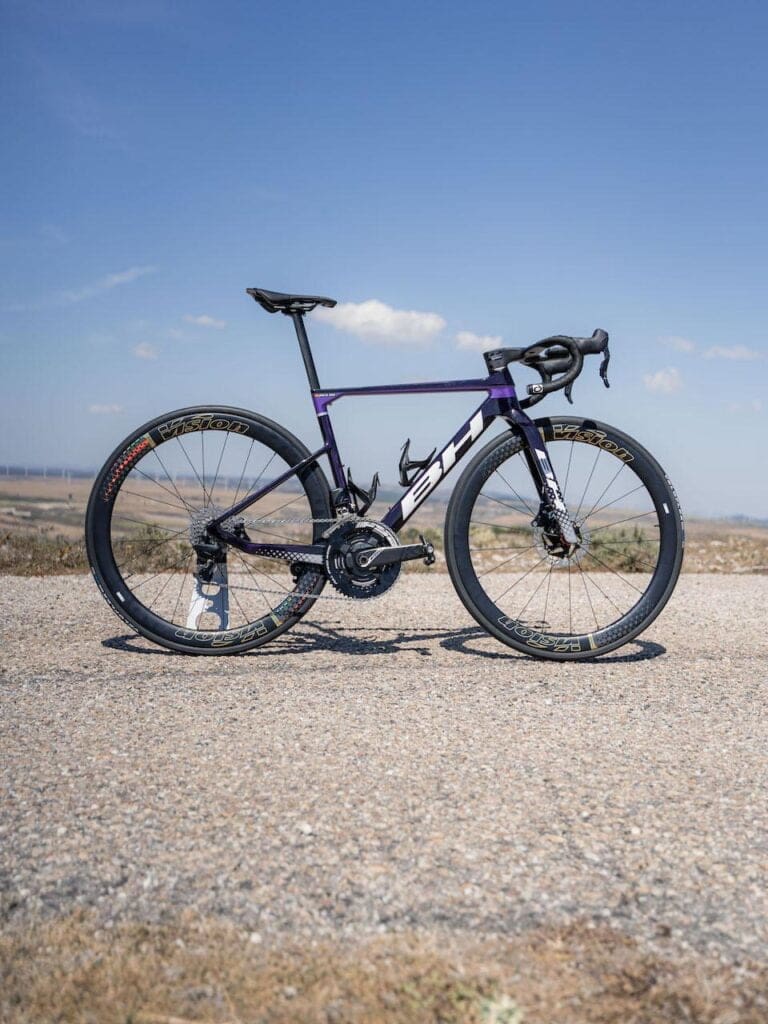 2023 BH Ultralight de l'équipe Burgos-BH personnalisé pour la Vuelta 2023