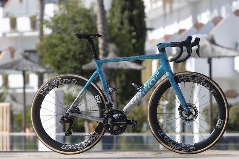 2024 vélos Wilier Zero SLR de l'équipe Astana-Qazaqstan