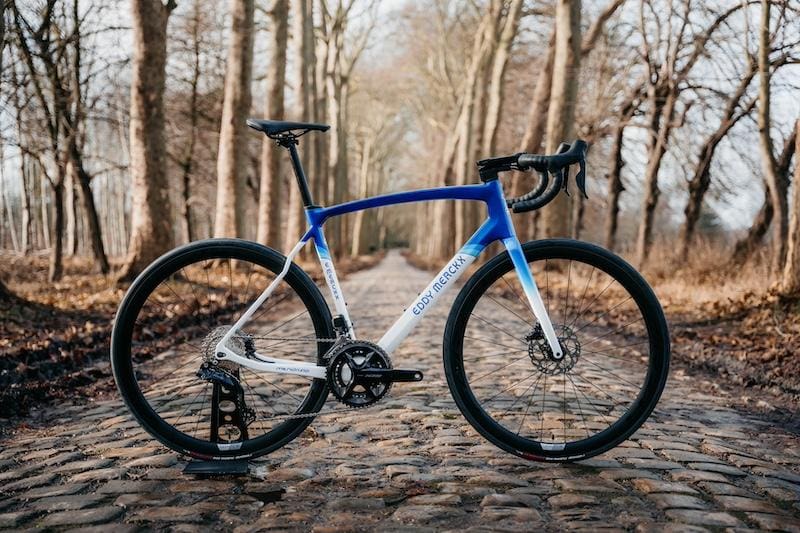 gamme de vélos Eddy Merckx 2024 aux coloris Retrosonic