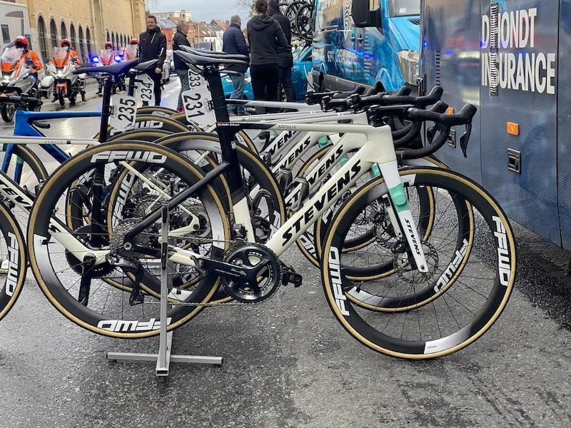 2024 vélos et matériel du Omloop Het Nieuwsblad