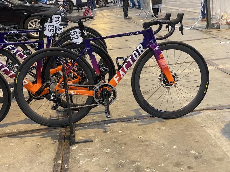 Vélo 2024 Factor Ostro VAM de l'équipe Human Powered Health