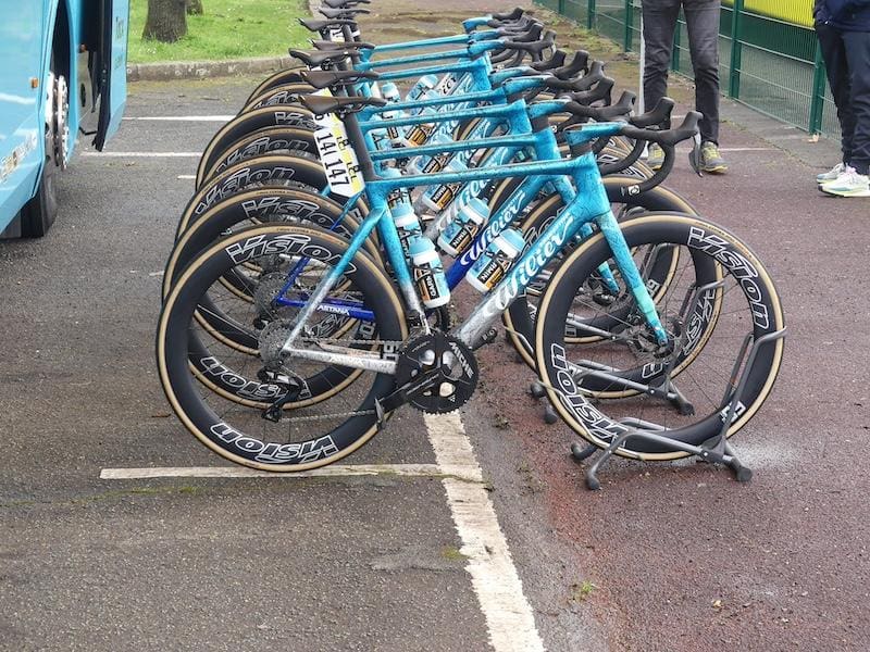 Les vélos et matériel des coureurs pros sur Paris-Nice 2024