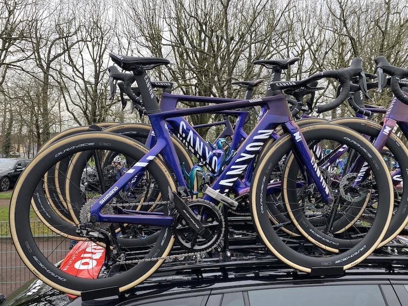 Les vélos et matériel des coureurs pros sur Paris-Nice 2024