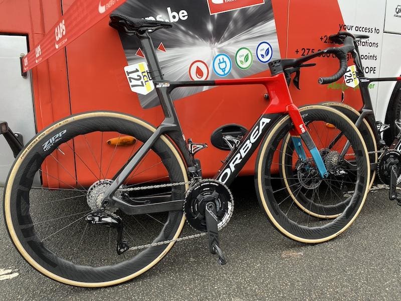 Les vélos et matériel des coureurs pros sur Paris-Nice 2024