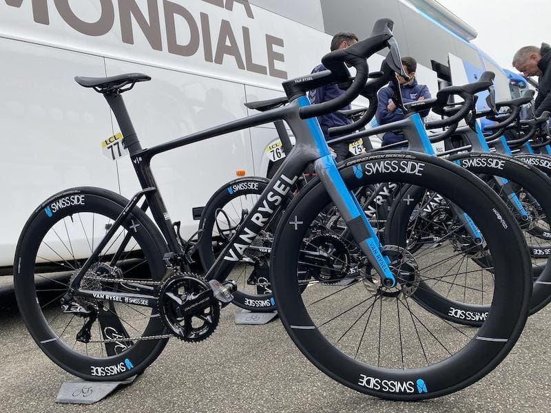 Les vélos et matériel des coureurs pros sur Paris-Nice 2024