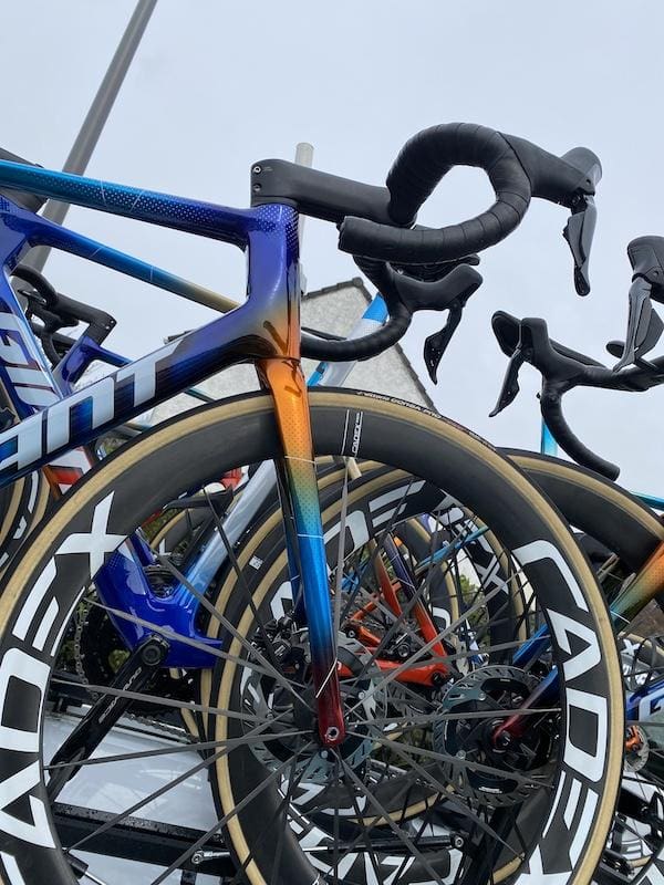 Prototype du nouveau Giant TCR Advanced SL utilis&eacute; par l'&eacute;quipe Jayco-AlUla sur Paris-Nice 2024