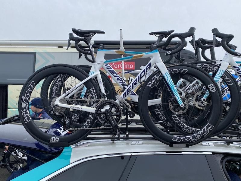 Les vélos et matériel des coureurs pros sur Paris-Nice 2024