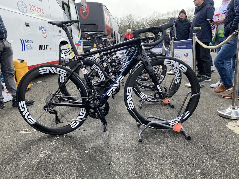 Les vélos et matériel des coureurs pros sur Paris-Nice 2024