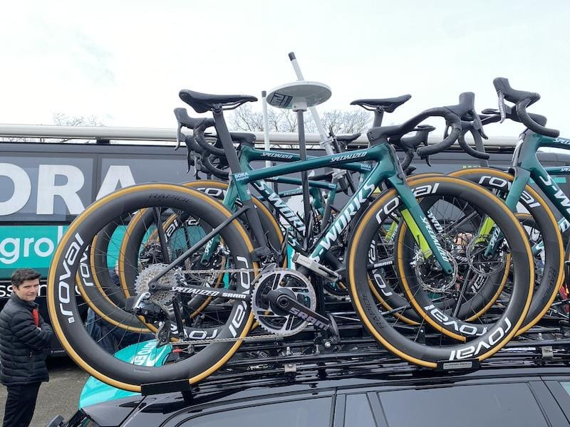 Les vélos et matériel des coureurs pros sur Paris-Nice 2024