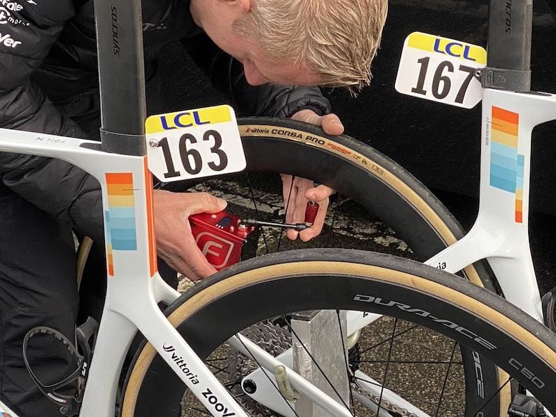 Les vélos et matériel des coureurs pros sur Paris-Nice 2024