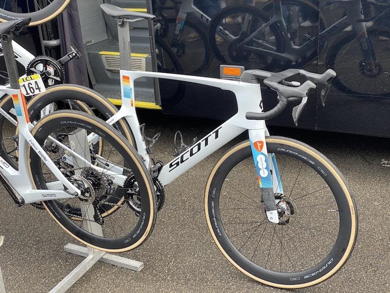 Les vélos et matériel des coureurs pros sur Paris-Nice 2024