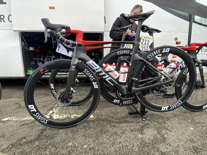 Les vélos et matériel des coureurs pros sur Paris-Nice 2024