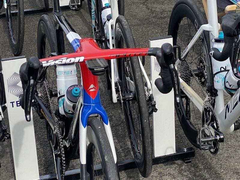 Les vélos et matériel des coureurs pros sur Paris-Nice 2024