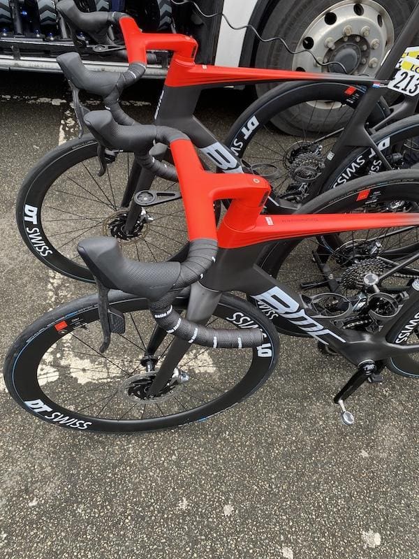 Vélo BMC Teammachine R1 de l'équipe Tudor Pro Cycling