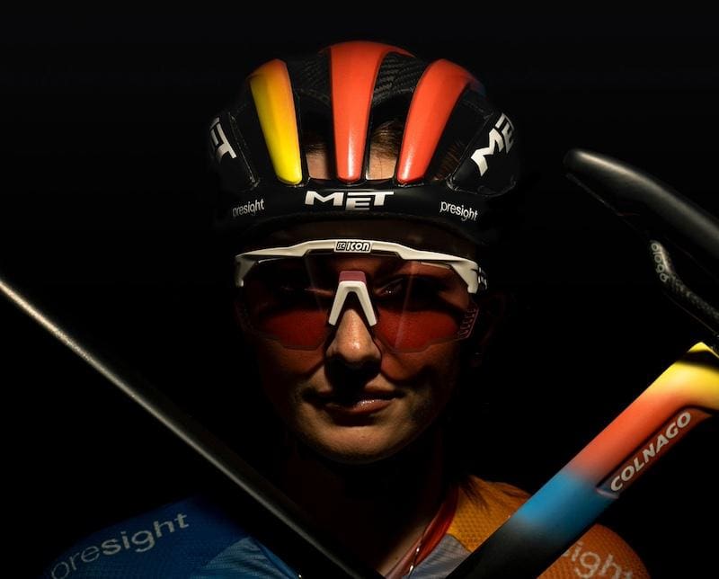 Séries limitées des casques Met Trenta 3K Carbon et Manta utilisés par UAE Team Emirates et UA Team ADQ