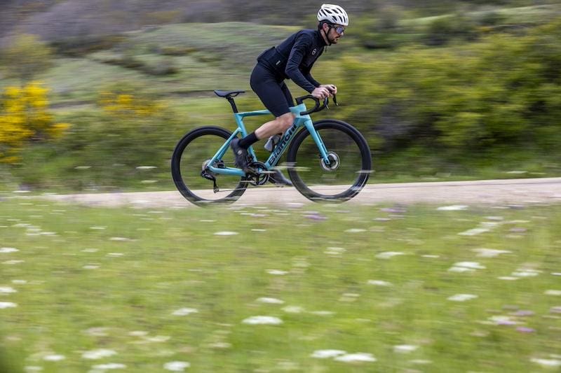 Vélo de route avec assistance électrique Bianchi E-Oltre
