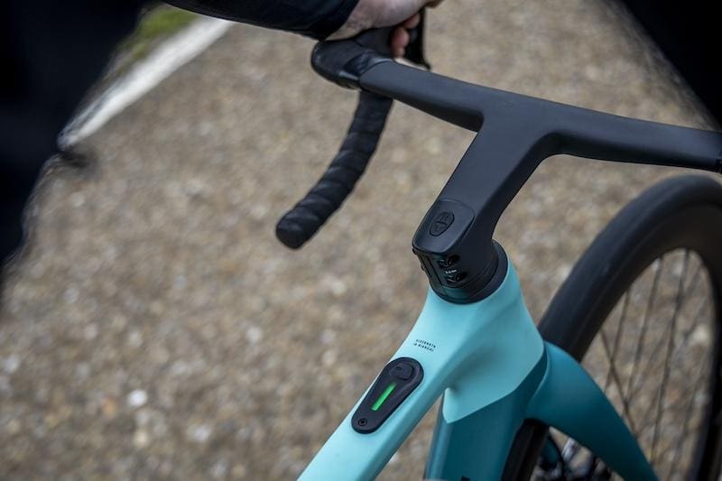 Vélo de route avec assistance électrique Bianchi E-Oltre