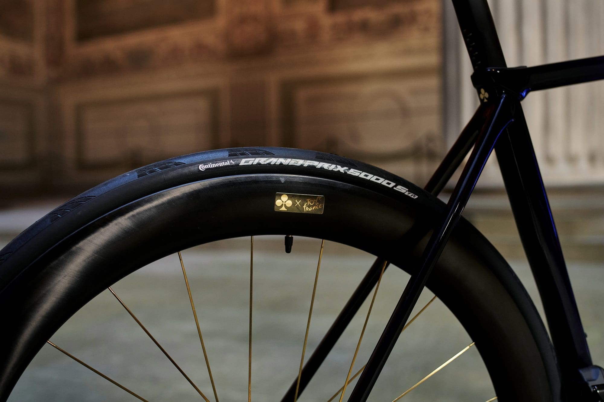 vélo officiel duTour de France 2024, le Colnago C68 Fleur-de-Lys