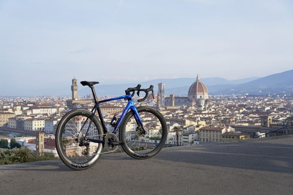 vélo officiel duTour de France 2024, le Colnago C68 Fleur-de-Lys