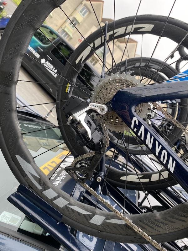 Vélos et matériel des pros sur le Critérium du Dauphiné 2024, le nouveau vélo Canyon Aeroad CFR