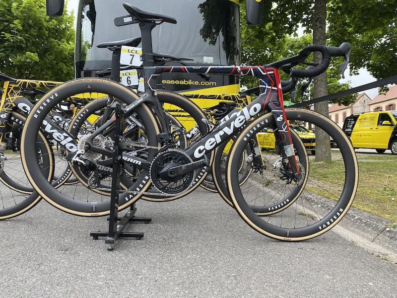 Vélos et matériel des pros sur le Critérium du Dauphiné 2024 le matériel de Visma-Lease a Bike