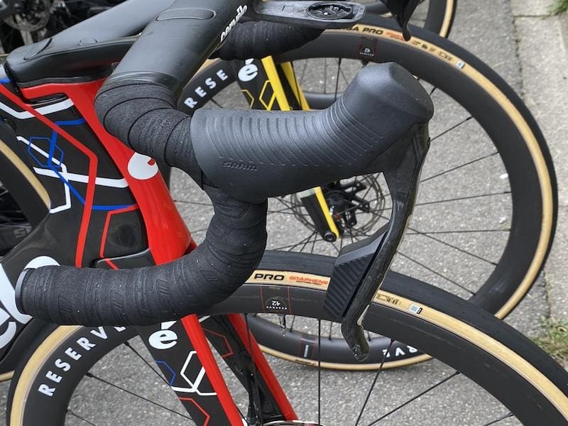 Vélos et matériel des pros sur le Critérium du Dauphiné 2024 le matériel de Visma-Lease a Bike