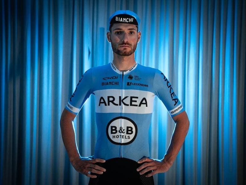 Maillot Céleste pour Arkéa-B&B Hotels à l'occasion de la présentation des équipers du Tour de France 2024