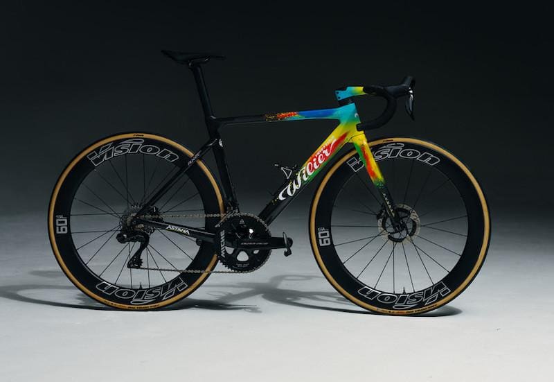 Mark Cavendish présent son Wilier Filante pour le Tour de France 2024 le CVNDSH x Filante SLR