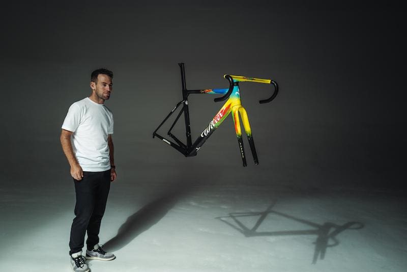 Mark Cavendish présent son Wilier Filante pour le Tour de France 2024 le CVNDSH x Filante SLR
