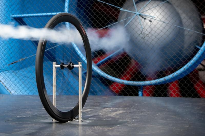 pneu Continental Aero 111 pour roue avant DT Swiss